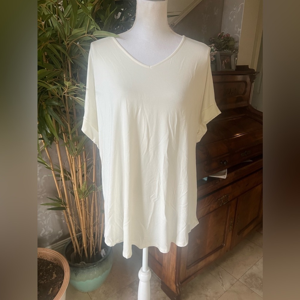 Zenana ladies top 1X. V-neck cream collar, short sleeve, super super soft. NWOT - Picture 7 of 8